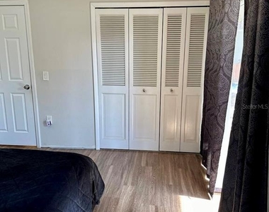 2451 Oak Park Way - Photo Thumbnail 5