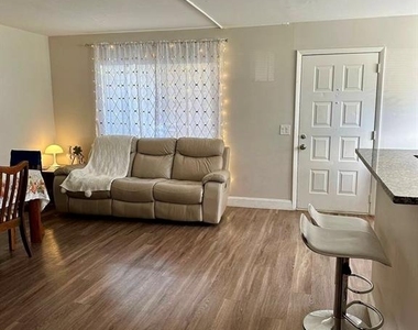 2451 Oak Park Way - Photo Thumbnail 11