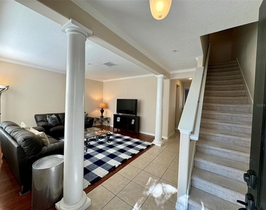 993 Juel Street - Photo Thumbnail 3