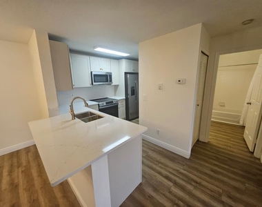 7511 Seurat Street - Photo Thumbnail 14