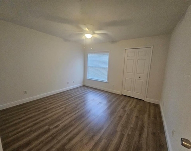 7511 Seurat Street - Photo Thumbnail 15