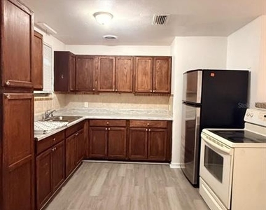 1604 Woodlyn Drive - Photo Thumbnail 3