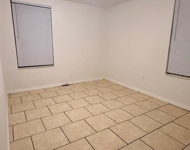 1604 Woodlyn Drive - Photo Thumbnail 9