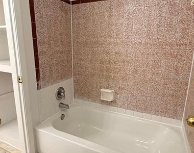 1604 Woodlyn Drive - Photo Thumbnail 8