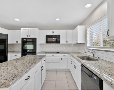 413 Country Cottage Lane - Photo Thumbnail 22
