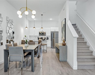 513 Famagusta Drive - Photo Thumbnail 4