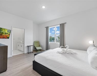 513 Famagusta Drive - Photo Thumbnail 8