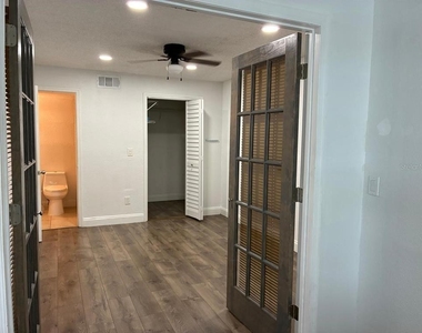 5701 Gatlin Avenue - Photo Thumbnail 8