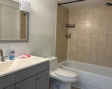 5701 Gatlin Avenue - Photo Thumbnail 11