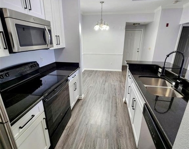 14316 Fredricksburg Drive - Photo Thumbnail 5