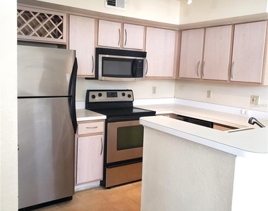 7280 Westpointe Boulevard - Photo Thumbnail 8