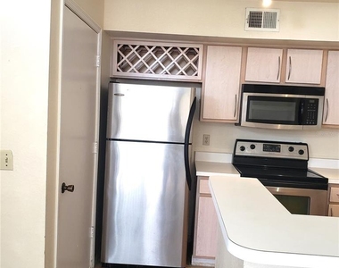 7280 Westpointe Boulevard - Photo Thumbnail 6