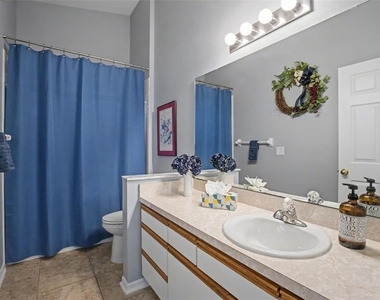 25049 Navel Avenue - Photo Thumbnail 14