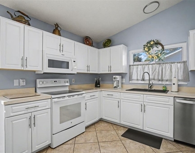 25049 Navel Avenue - Photo Thumbnail 8