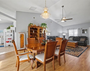 25049 Navel Avenue - Photo Thumbnail 5