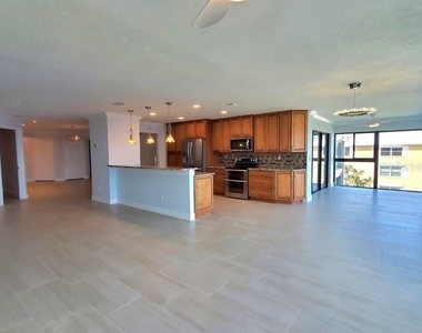 1600 W Marion Avenue - Photo Thumbnail 12