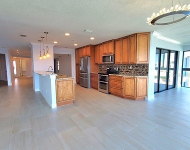 1600 W Marion Avenue - Photo Thumbnail 13