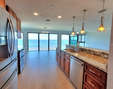 1600 W Marion Avenue - Photo Thumbnail 15