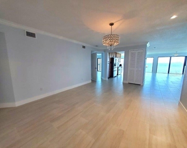 1600 W Marion Avenue - Photo Thumbnail 6
