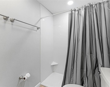 1023 Roberta Street - Photo Thumbnail 12