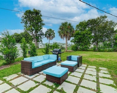 1023 Roberta Street - Photo Thumbnail 2
