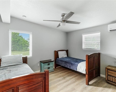 1023 Roberta Street - Photo Thumbnail 8