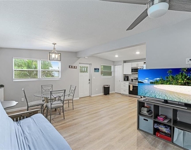 1023 Roberta Street - Photo Thumbnail 7