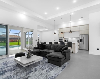 230 W Pine Valley Lane - Photo Thumbnail 9
