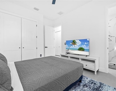 230 W Pine Valley Lane - Photo Thumbnail 31