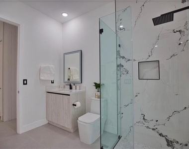 230 W Pine Valley Lane - Photo Thumbnail 36