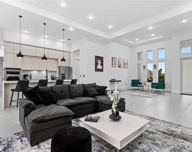 230 W Pine Valley Lane - Photo Thumbnail 11