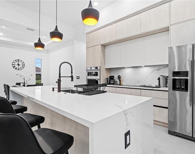 230 W Pine Valley Lane - Photo Thumbnail 19
