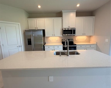 12314 Amber Creek Circle - Photo Thumbnail 9