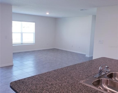 12211 Kingsley Trail - Photo Thumbnail 15