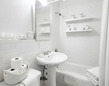 338 East 55th Street - Photo Thumbnail 4