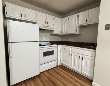 31 Vernon Avenue - Photo Thumbnail 2