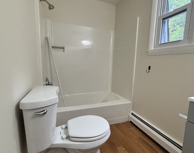 31 Vernon Avenue - Photo Thumbnail 8