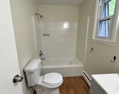 31 Vernon Avenue - Photo Thumbnail 12