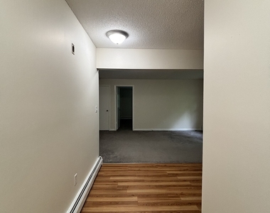 31 Vernon Avenue - Photo Thumbnail 3