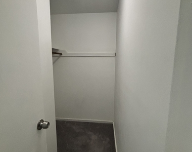 31 Vernon Avenue - Photo Thumbnail 7