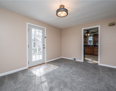 651 Royce Ave - Photo Thumbnail 5