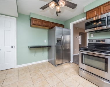 651 Royce Ave - Photo Thumbnail 10