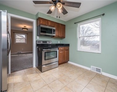 651 Royce Ave - Photo Thumbnail 9