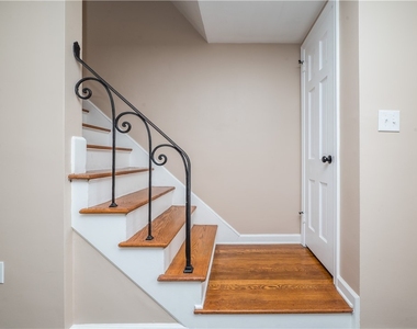 651 Royce Ave - Photo Thumbnail 12