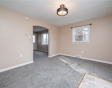 651 Royce Ave - Photo Thumbnail 6