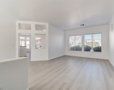 10800 Mission Lakes Avenue - Photo Thumbnail 9