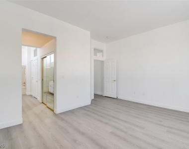 10800 Mission Lakes Avenue - Photo Thumbnail 22