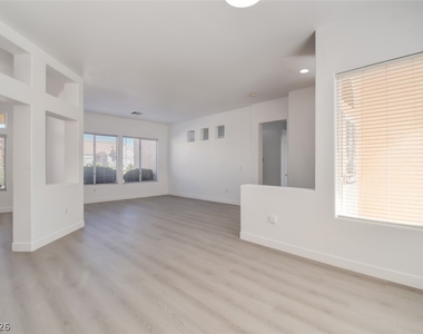 10800 Mission Lakes Avenue - Photo Thumbnail 8