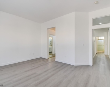 10800 Mission Lakes Avenue - Photo Thumbnail 23