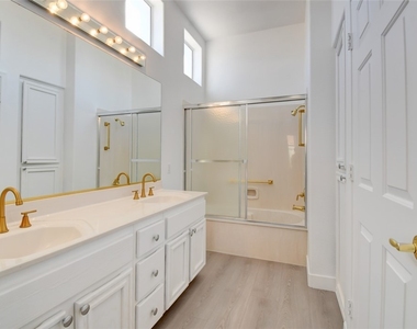 10800 Mission Lakes Avenue - Photo Thumbnail 26